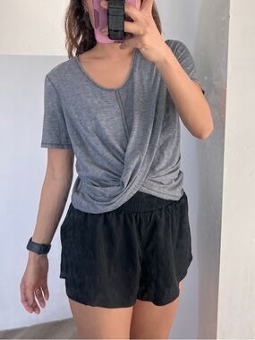 Lululemon do the daily short sleeve s